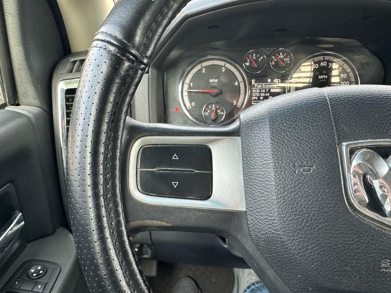 RAM 3500 4WD Crew Cab 149" Laramie 2011