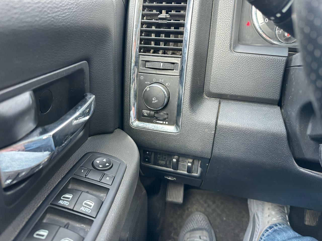 RAM 3500 4WD Crew Cab 149" Laramie 2011