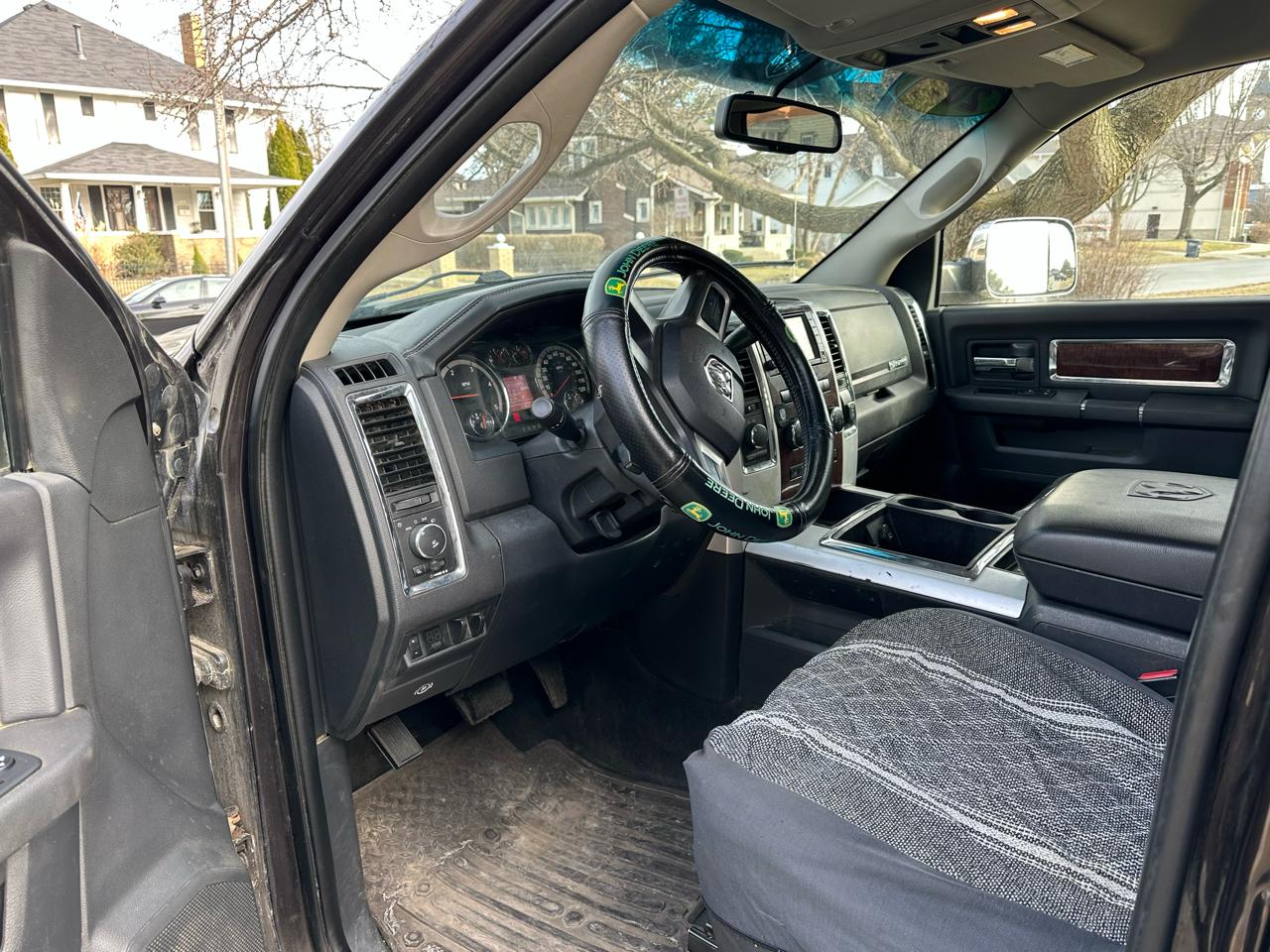 RAM 3500 4WD Crew Cab 149" Laramie 2011