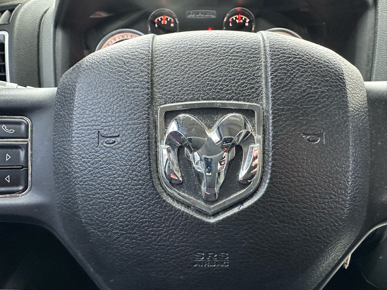 RAM 1500 4WD Crew Cab 140.5" Big Horn 2014