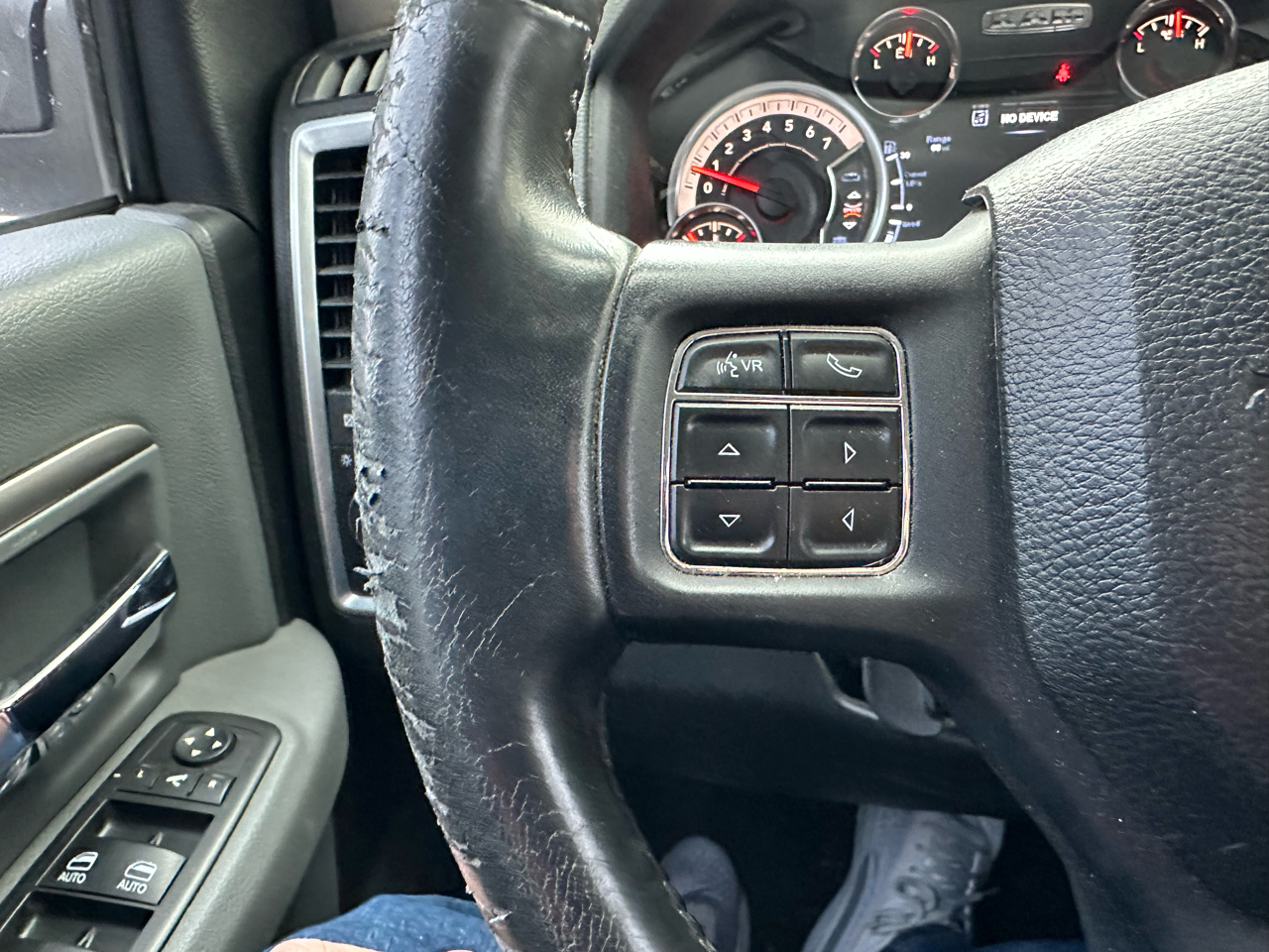 RAM 1500 4WD Crew Cab 140.5" Big Horn 2014