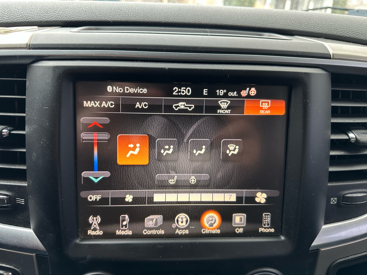 RAM 1500 4WD Crew Cab 140.5" Big Horn 2014