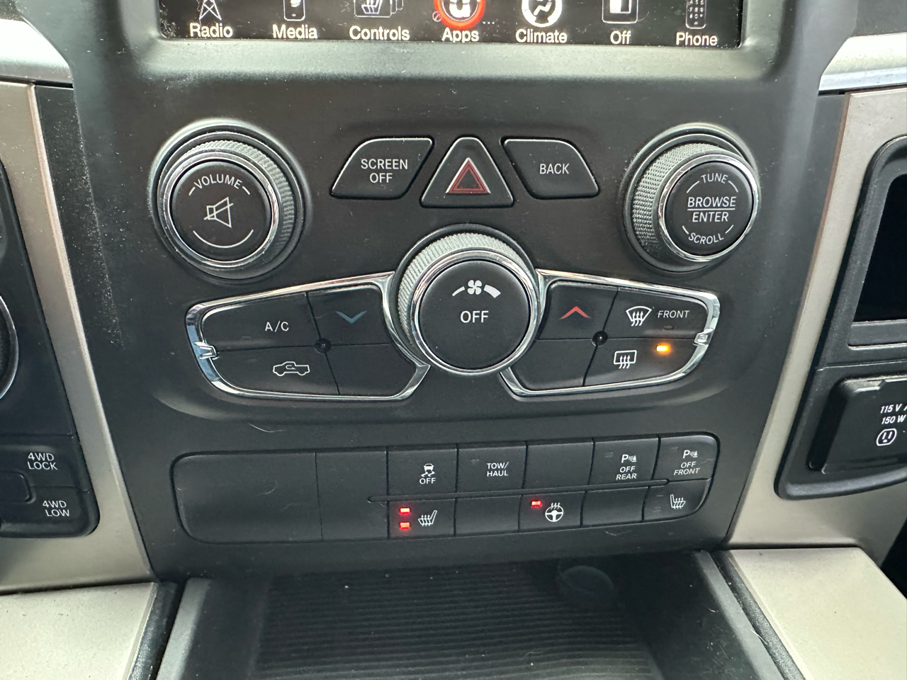 RAM 1500 4WD Crew Cab 140.5" Big Horn 2014