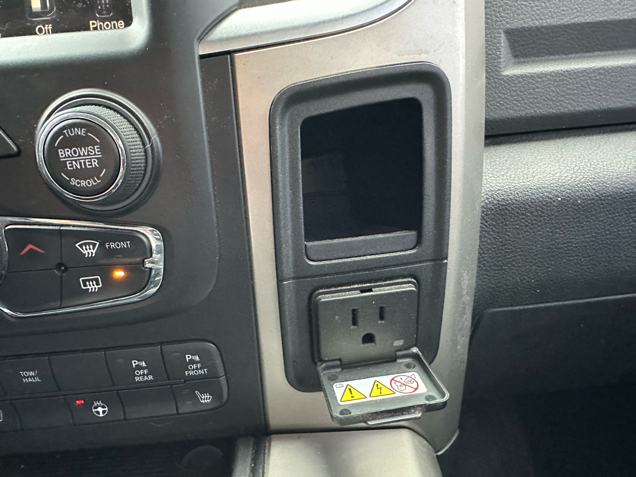 RAM 1500 4WD Crew Cab 140.5" Big Horn 2014