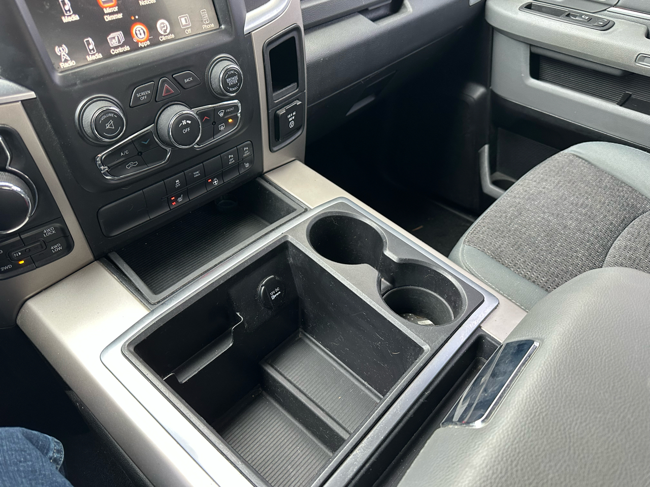 RAM 1500 4WD Crew Cab 140.5" Big Horn 2014