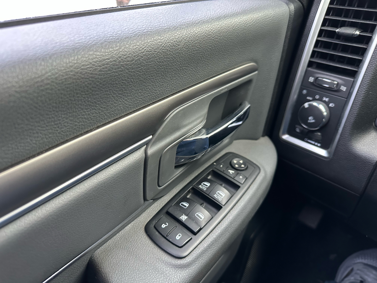 RAM 1500 4WD Crew Cab 140.5" Big Horn 2014