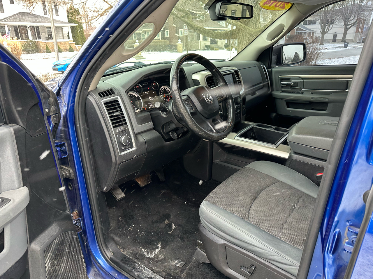 RAM 1500 4WD Crew Cab 140.5" Big Horn 2014