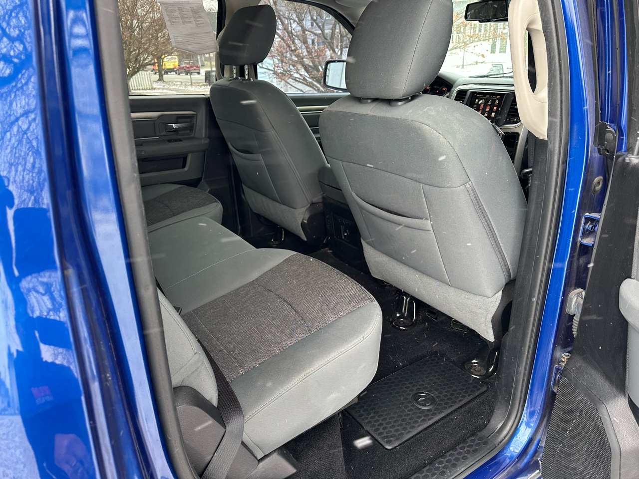 RAM 1500 4WD Crew Cab 140.5" Big Horn 2014