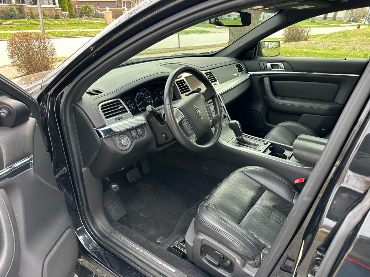 Lincoln MKS 3.5L with EcoBoost AWD 2011