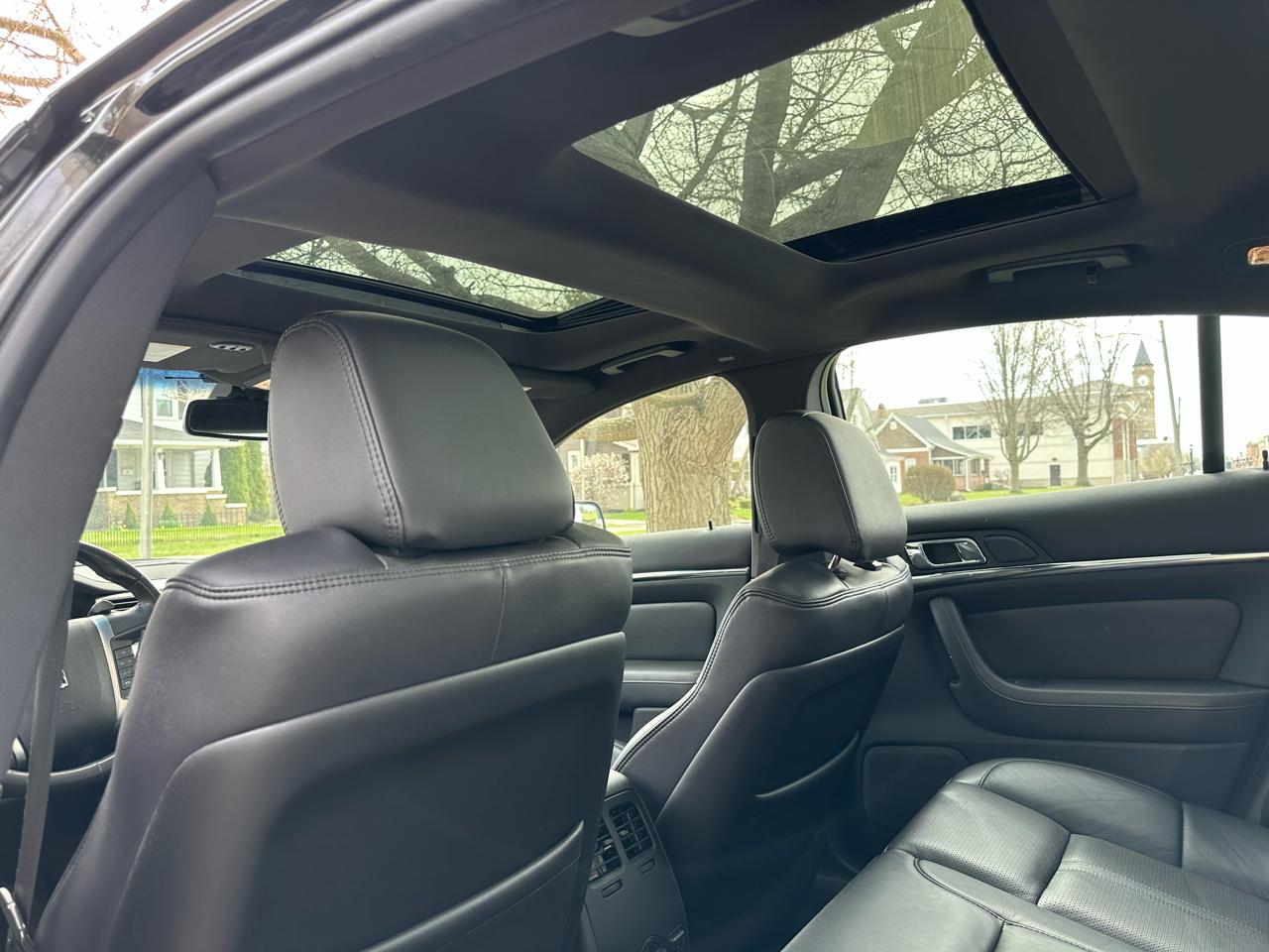 Lincoln MKS 3.5L with EcoBoost AWD 2011