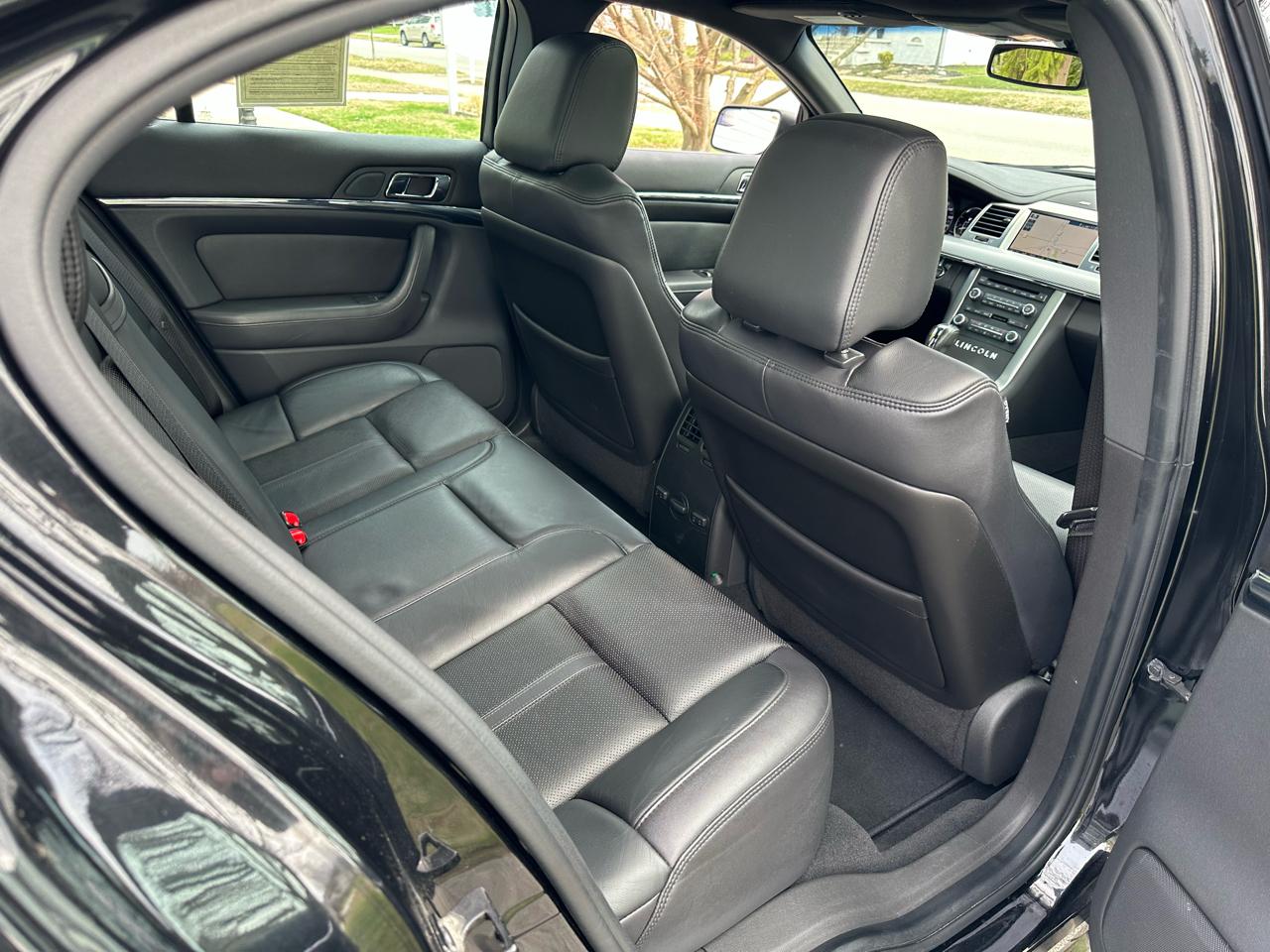 Lincoln MKS 3.5L with EcoBoost AWD 2011