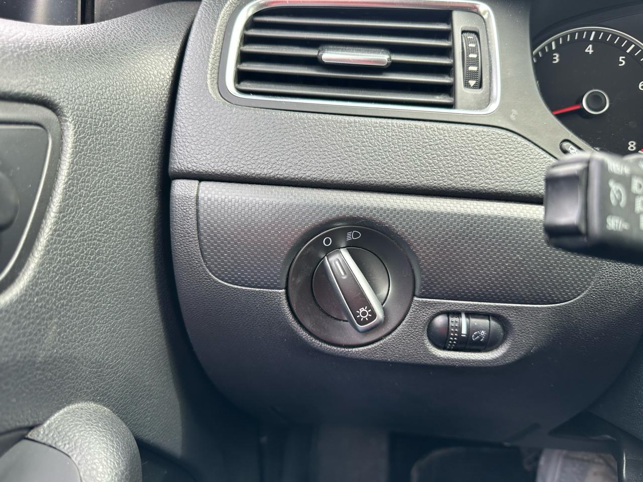 Volkswagen Jetta SE 2012