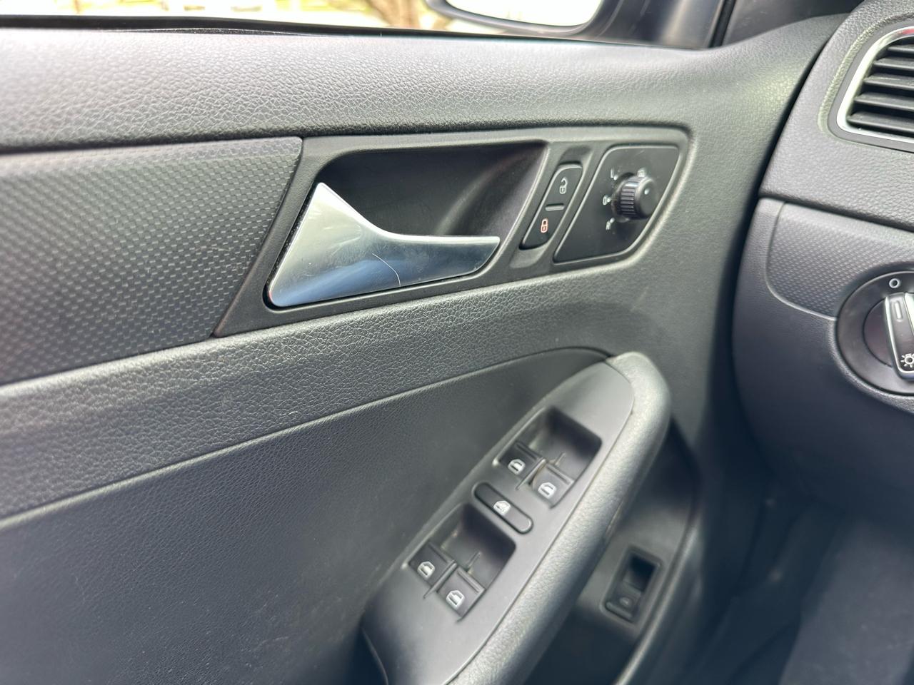 Volkswagen Jetta SE 2012