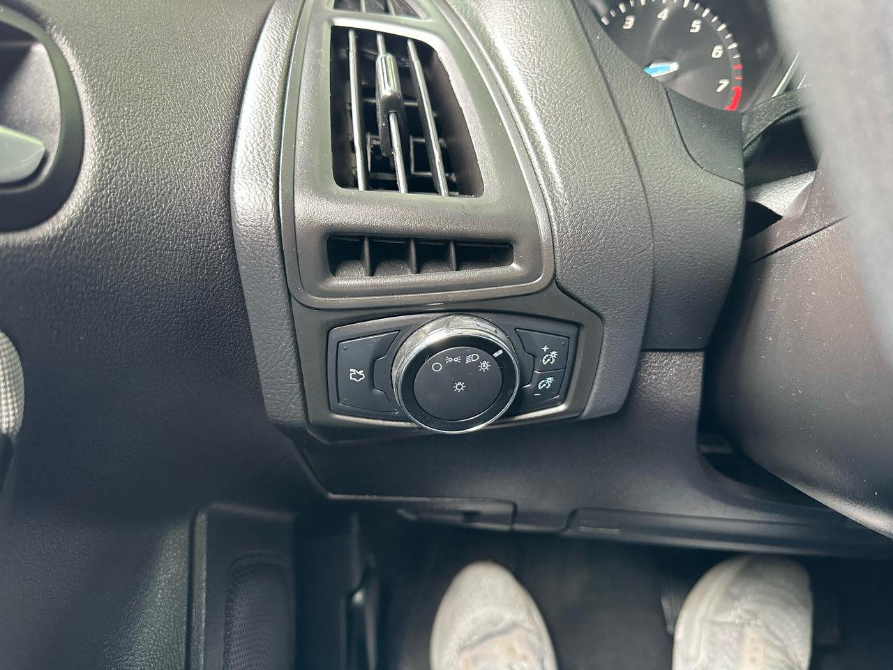 Ford Focus SE Hatch 2014