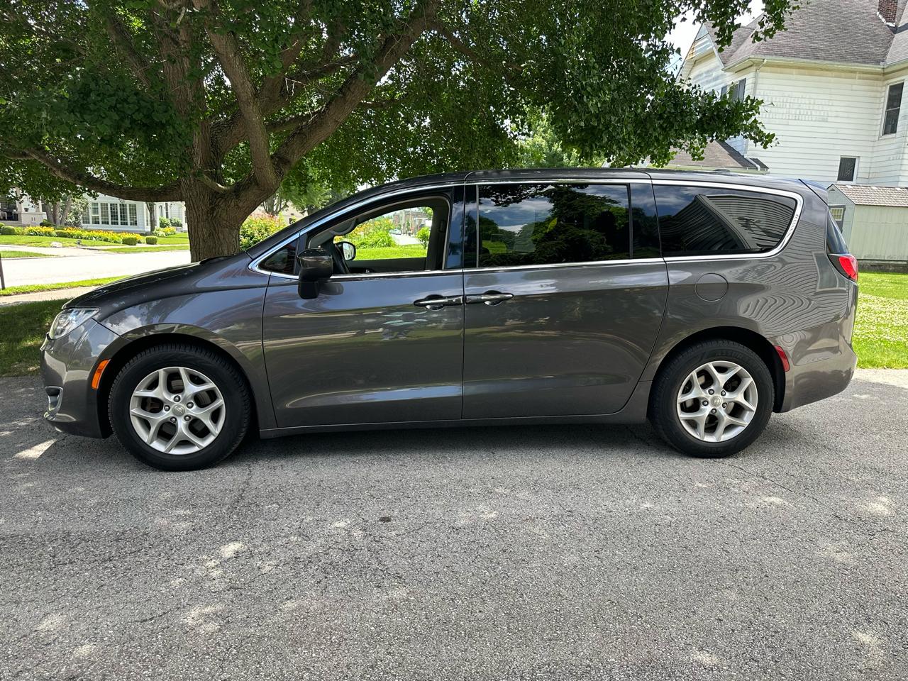 Chrysler Pacifica Touring-L 2017
