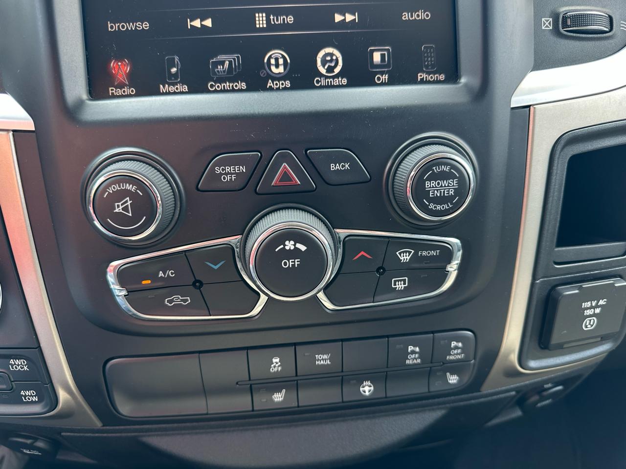 RAM 1500 Big Horn Quad Cab 4WD 2014