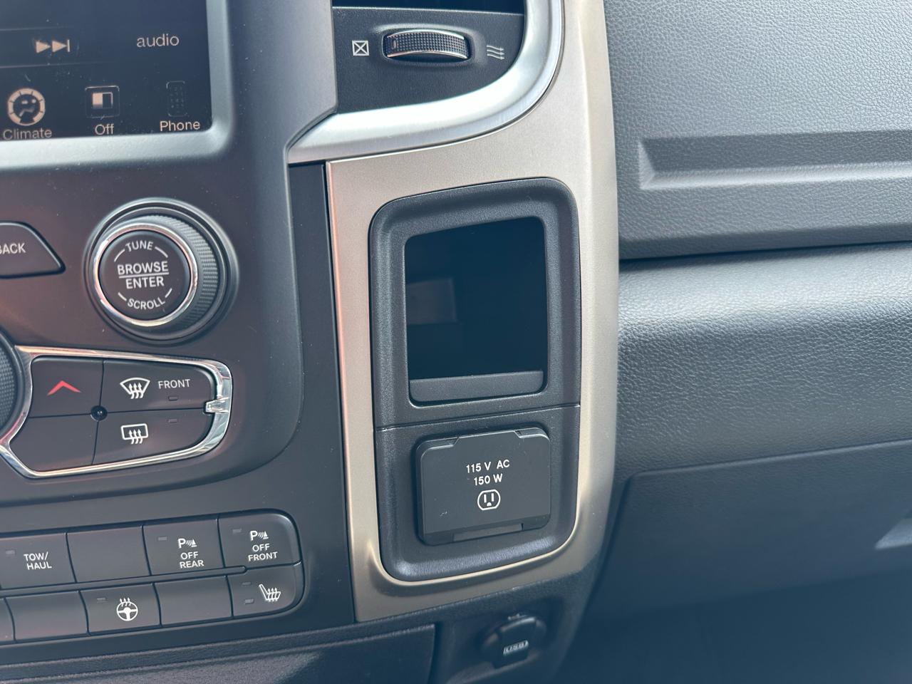 RAM 1500 Big Horn Quad Cab 4WD 2014