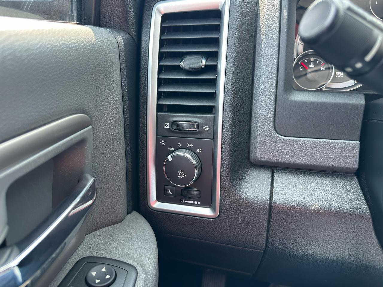RAM 1500 Big Horn Quad Cab 4WD 2014