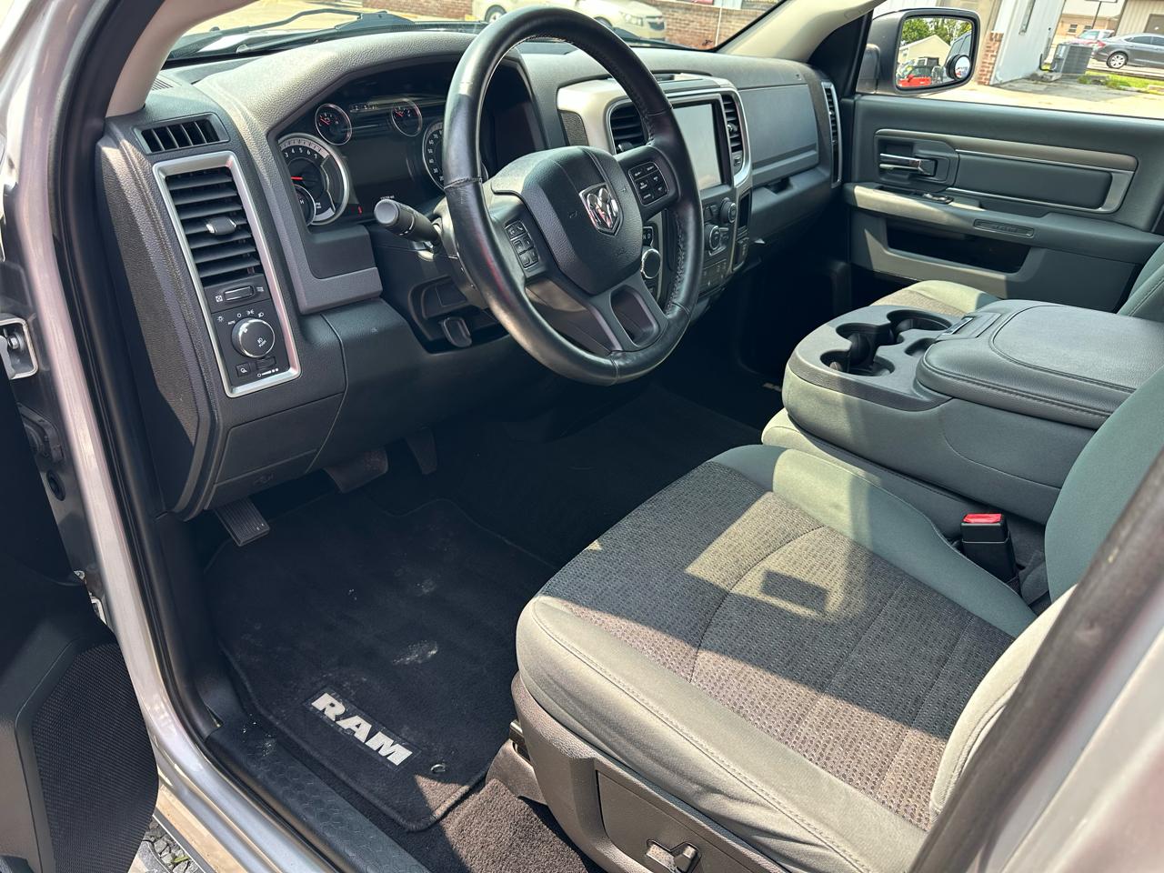 RAM 1500 Big Horn Quad Cab 4WD 2014