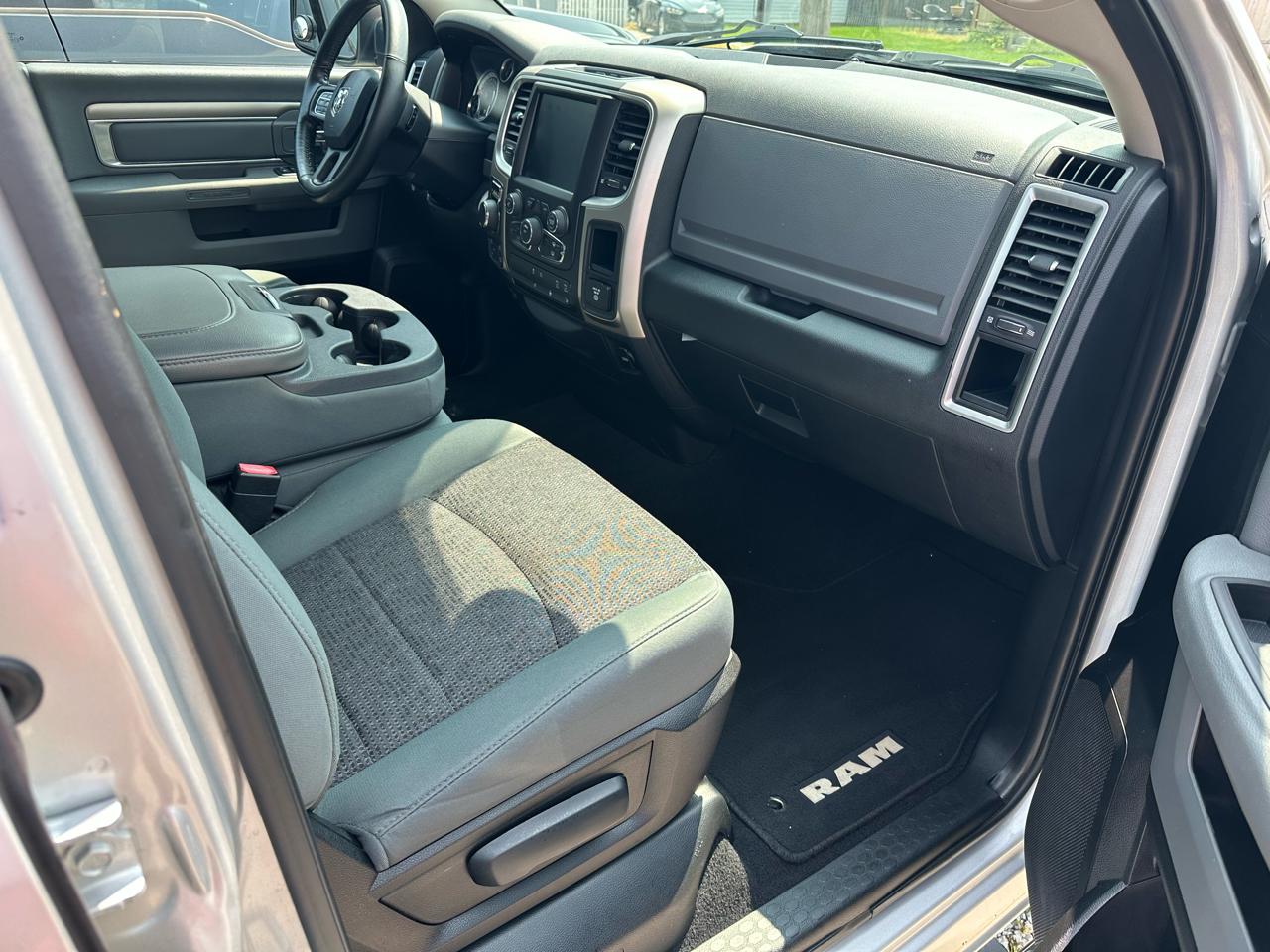 RAM 1500 Big Horn Quad Cab 4WD 2014