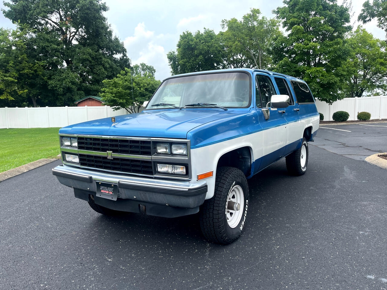1990 Chevrolet Suburban's photo