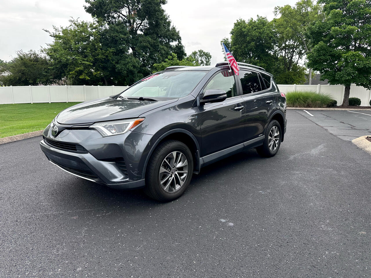 Toyota RAV4 Hybrid LE Plus AWD (Natl) 2018