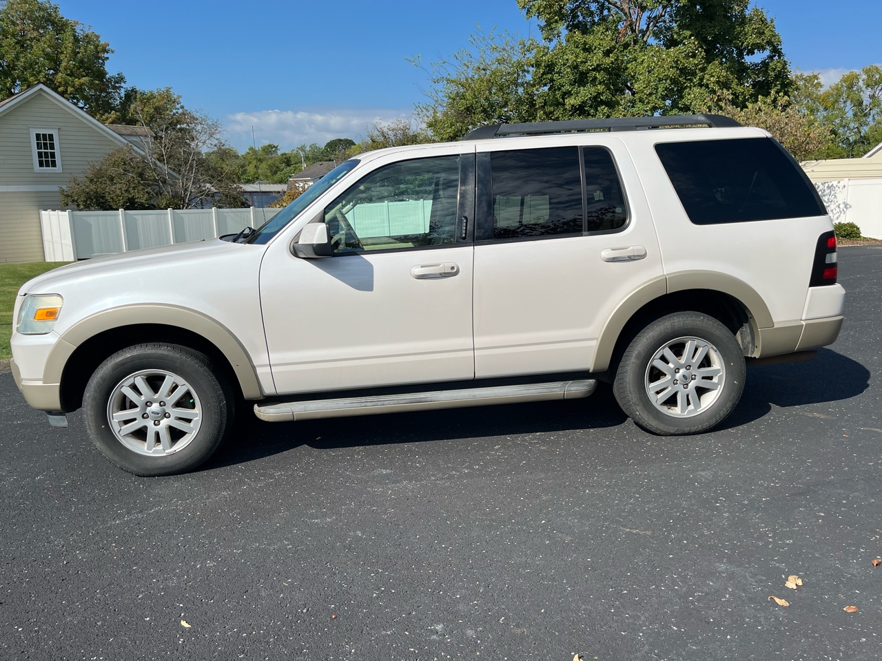 Ford Explorer 4WD 4dr Eddie Bauer 2010
