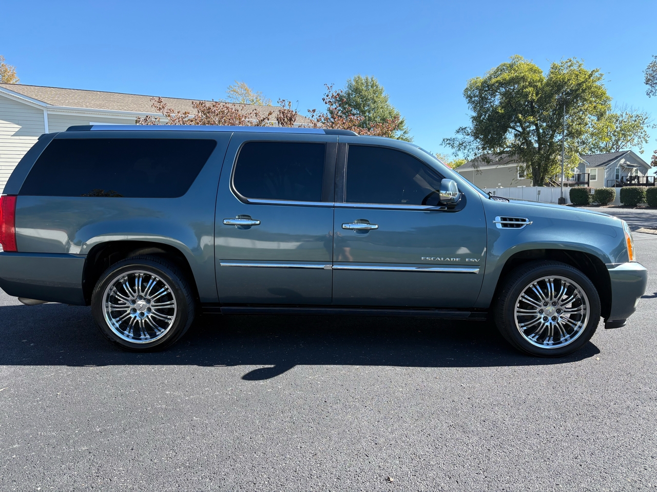 Cadillac Escalade ESV  2010