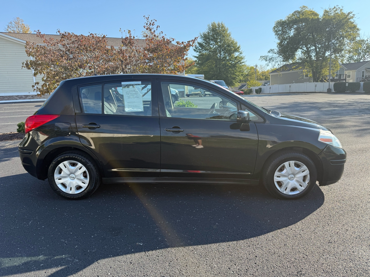 Nissan Versa 5dr HB Auto 1.8 S 2012