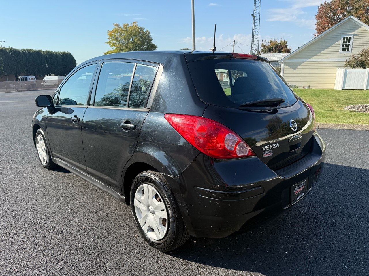 Nissan Versa 5dr HB Auto 1.8 S 2012