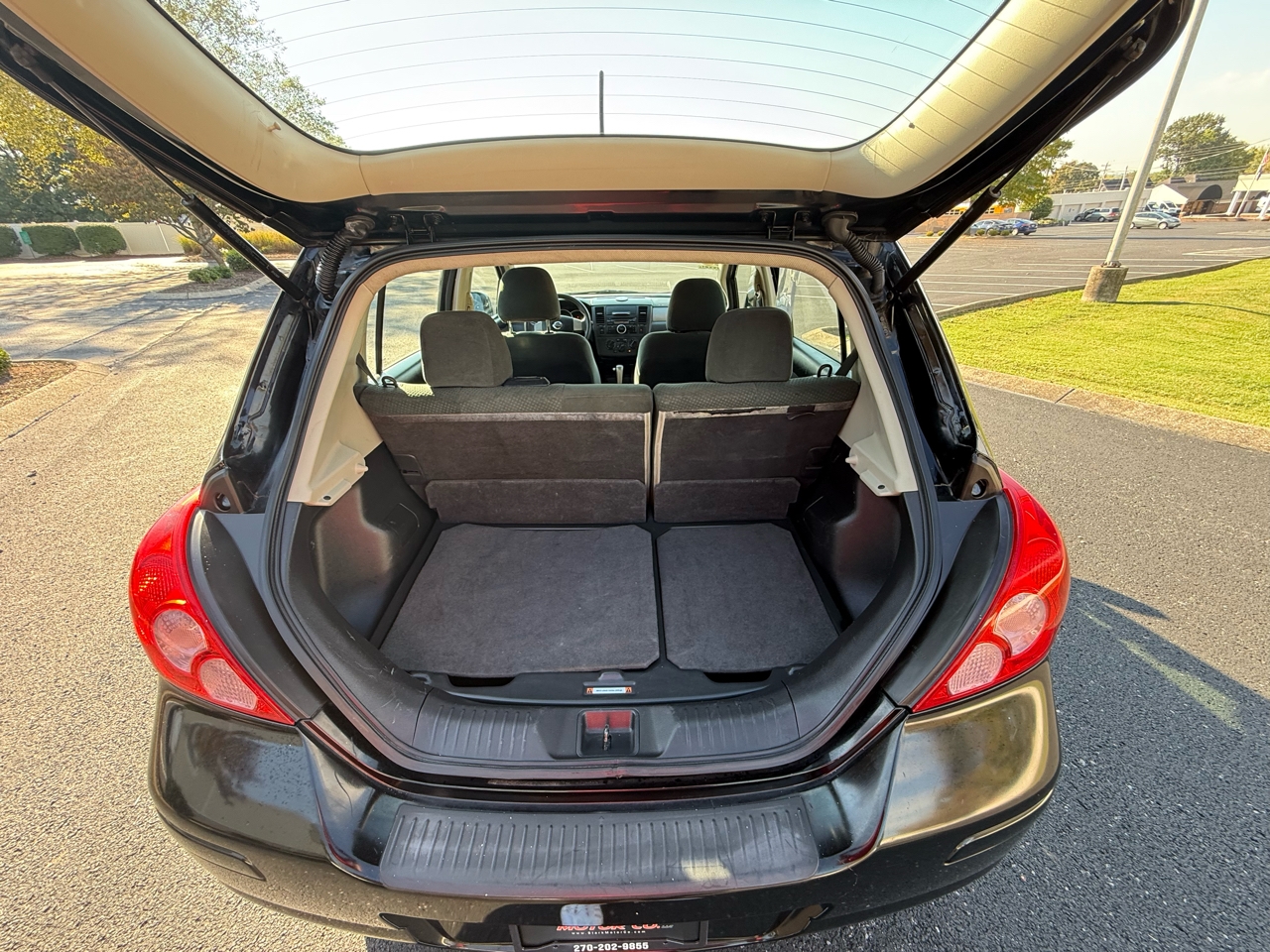 Nissan Versa 5dr HB Auto 1.8 S 2012