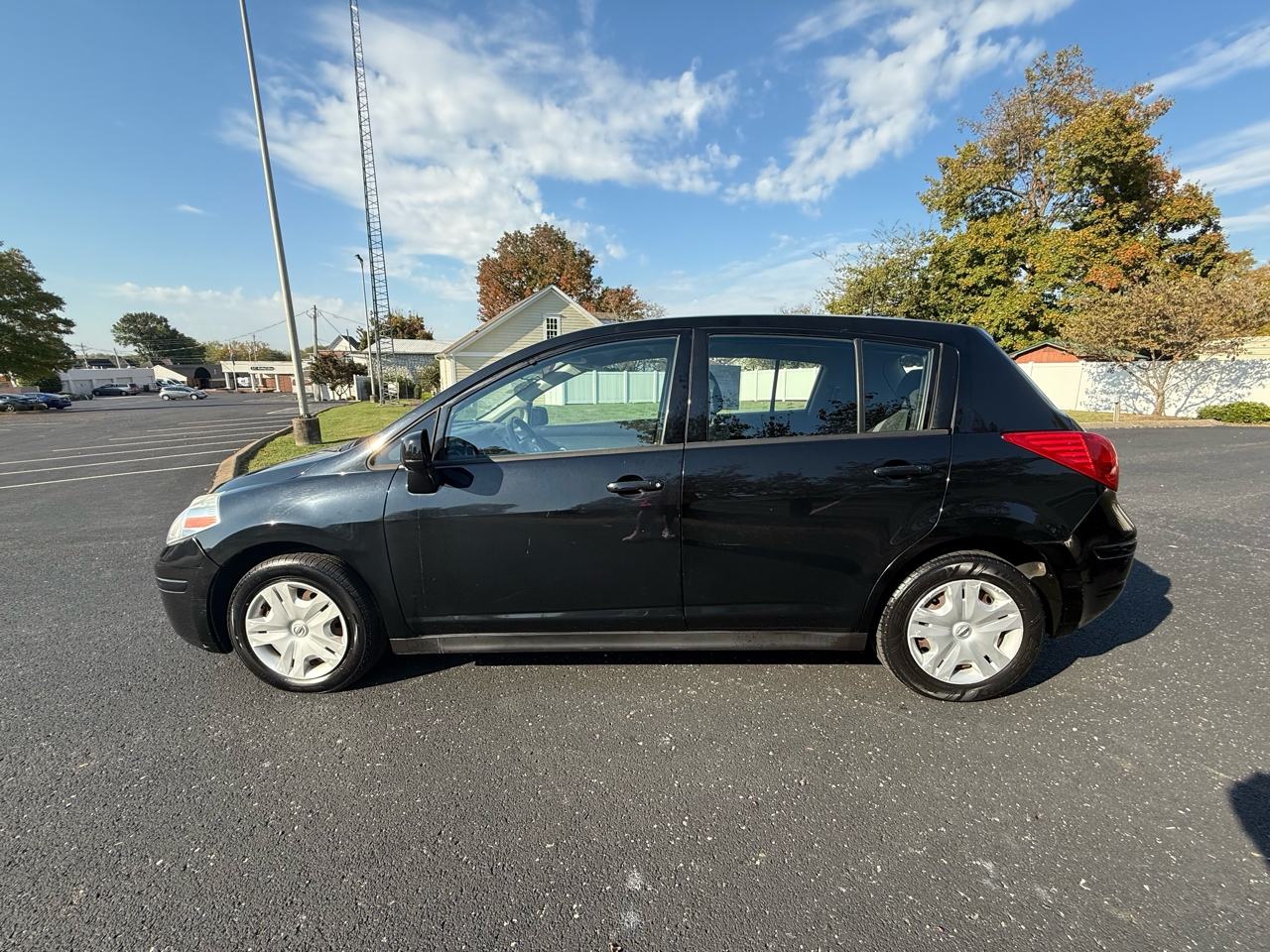 Nissan Versa 5dr HB Auto 1.8 S 2012