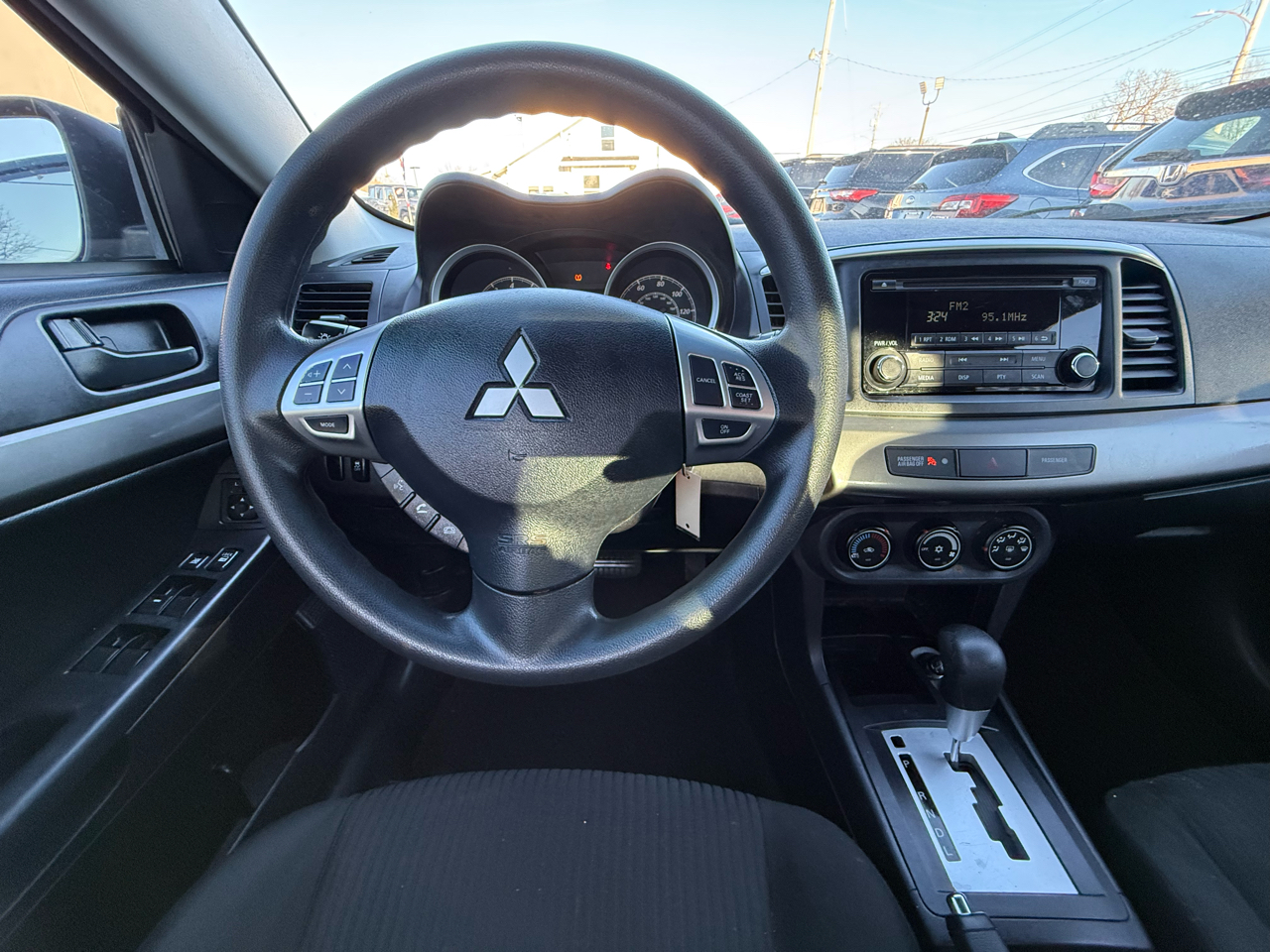 Mitsubishi Lancer 4dr Sdn Man ES FWD 2014