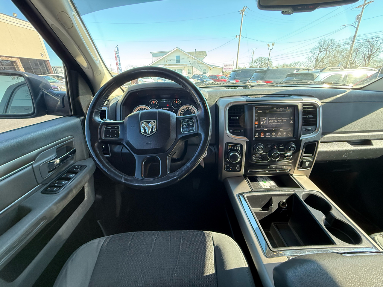 RAM 1500 4WD Crew Cab 140.5" Big Horn 2013