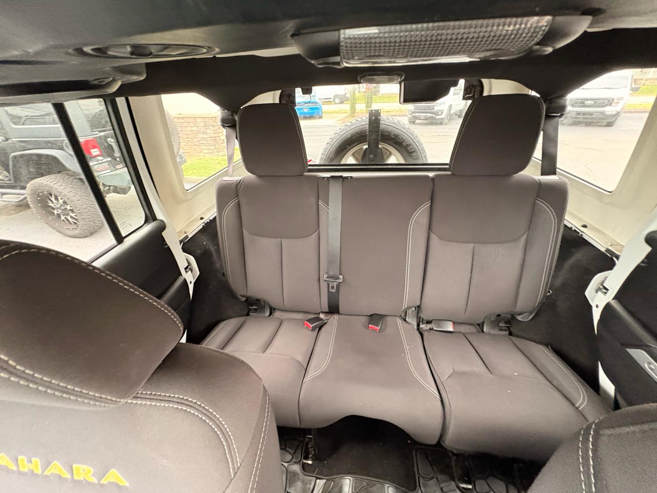 Jeep Wrangler Unlimited 4WD 4dr Sahara 2013