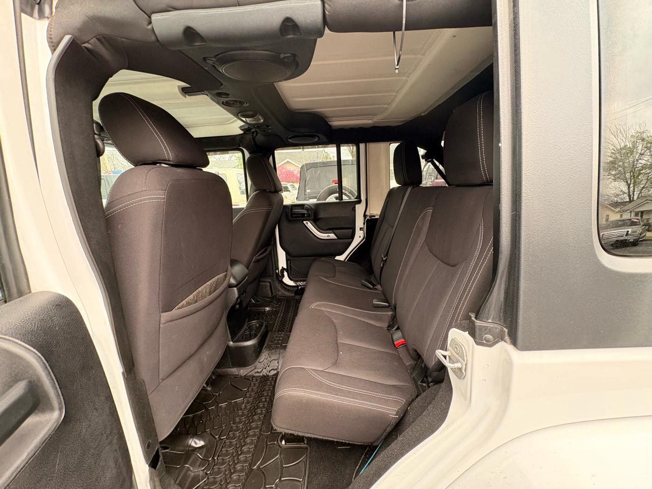 Jeep Wrangler Unlimited 4WD 4dr Sahara 2013