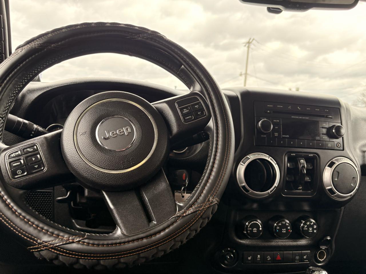 Jeep Wrangler Unlimited 4WD 4dr Sahara 2013