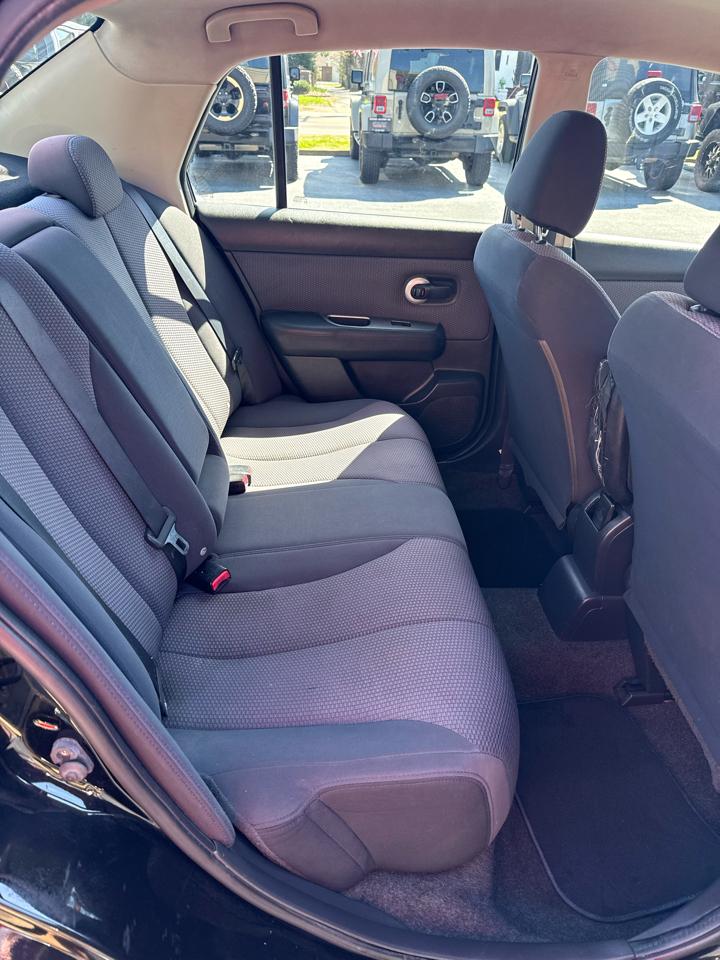 Nissan Versa 4dr Sdn I4 Auto 1.8 SL 2009