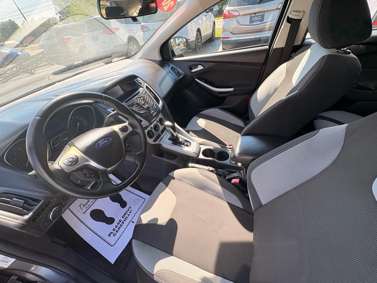 Ford Focus 5dr HB SE 2012