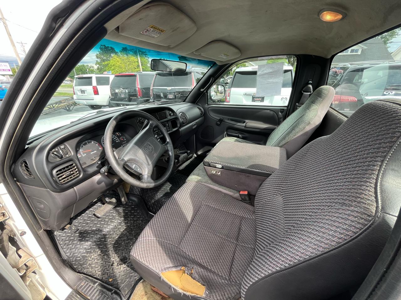 Dodge Ram 2500 2dr Reg Cab 135" WB HD 2001