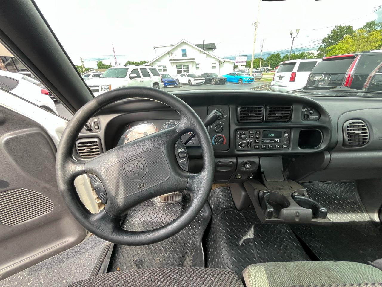 Dodge Ram 2500 2dr Reg Cab 135" WB HD 2001