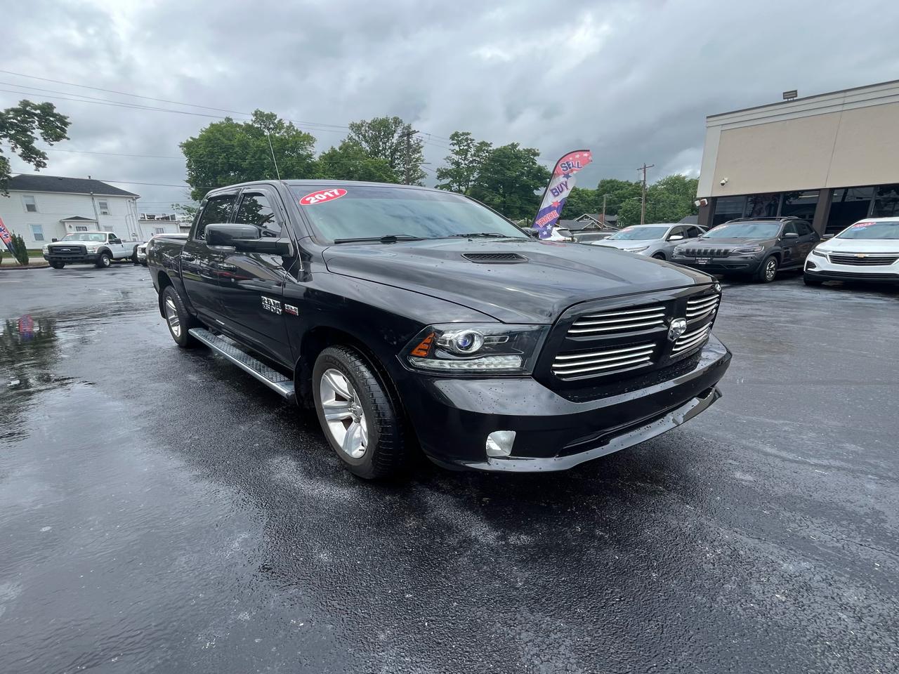 RAM 1500 4WD Crew Cab 140.5" Sport 2017