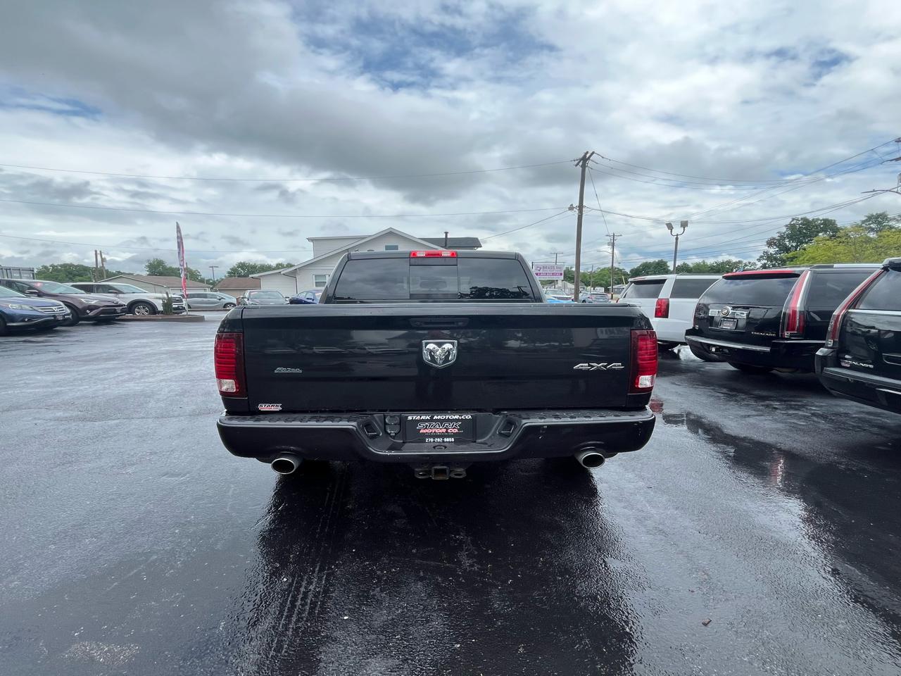 RAM 1500 4WD Crew Cab 140.5" Sport 2017