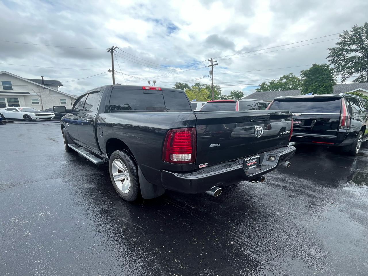RAM 1500 4WD Crew Cab 140.5" Sport 2017