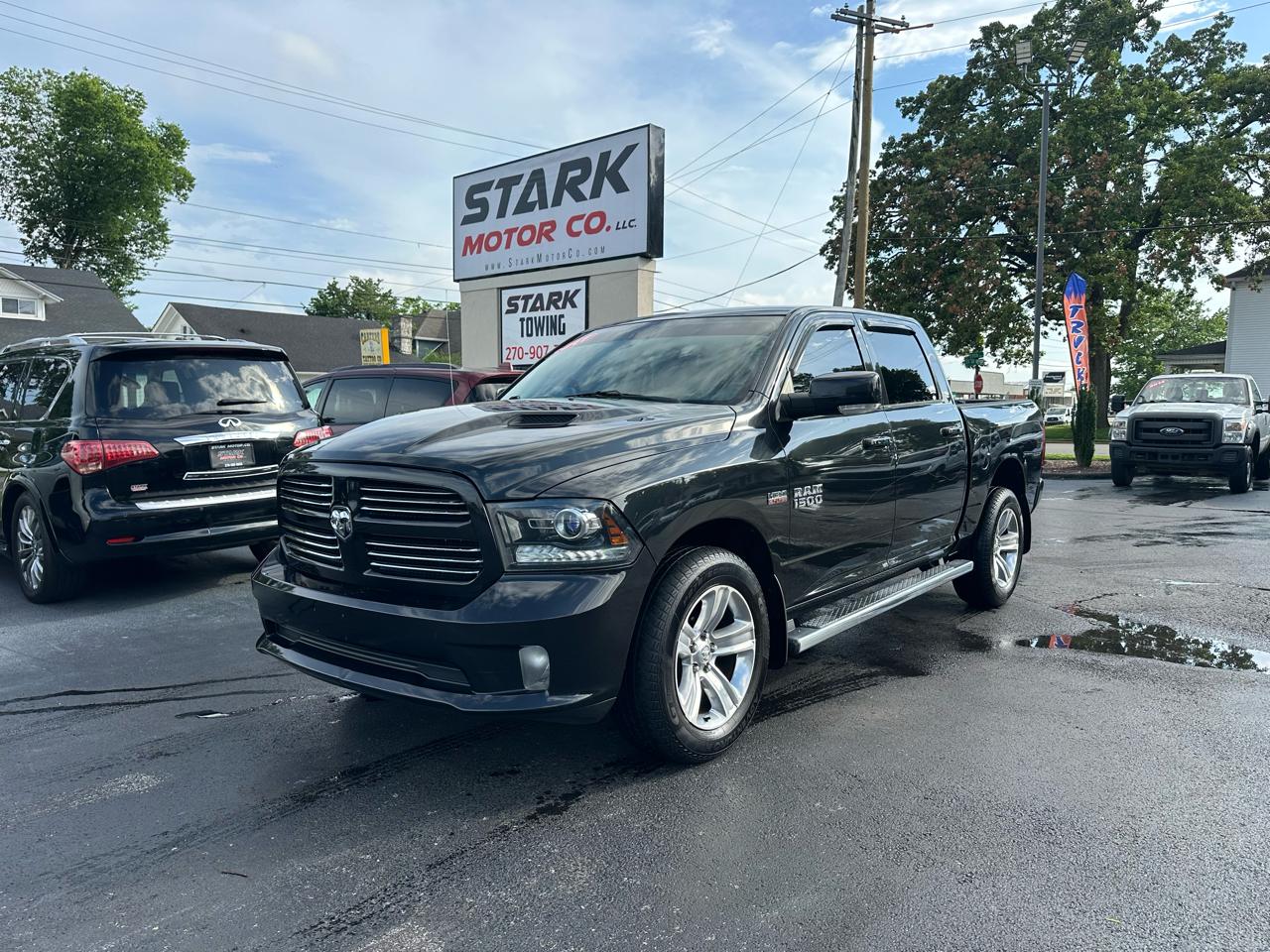 RAM 1500 4WD Crew Cab 140.5" Sport 2017