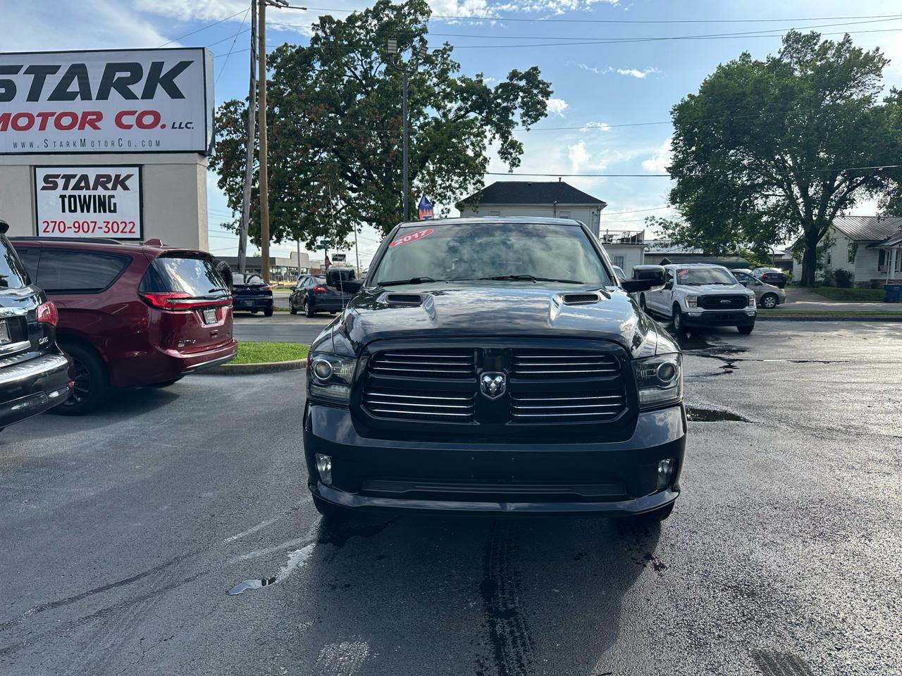 RAM 1500 4WD Crew Cab 140.5" Sport 2017