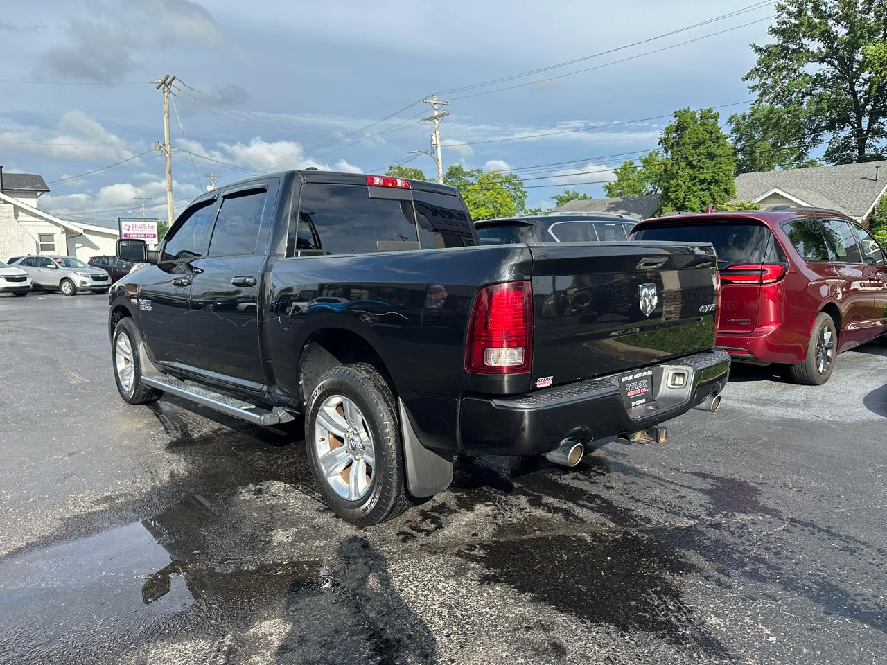 RAM 1500 4WD Crew Cab 140.5" Sport 2017