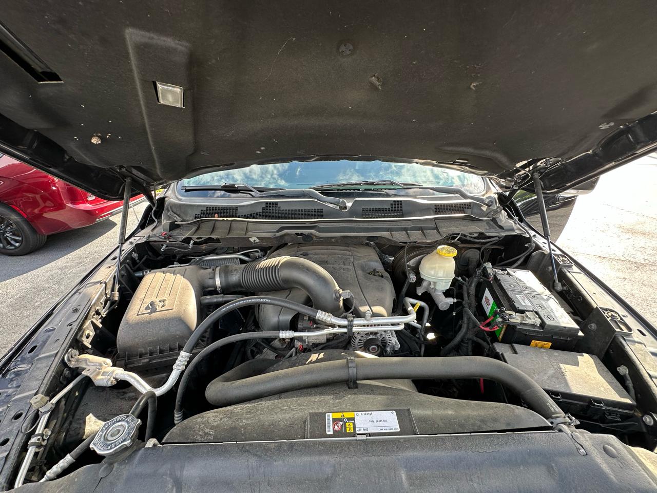 RAM 1500 4WD Crew Cab 140.5" Sport 2017