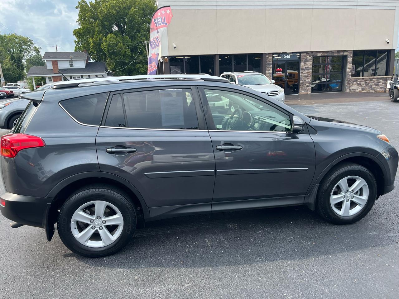 Toyota RAV4 AWD 4dr XLE (Natl) 2014