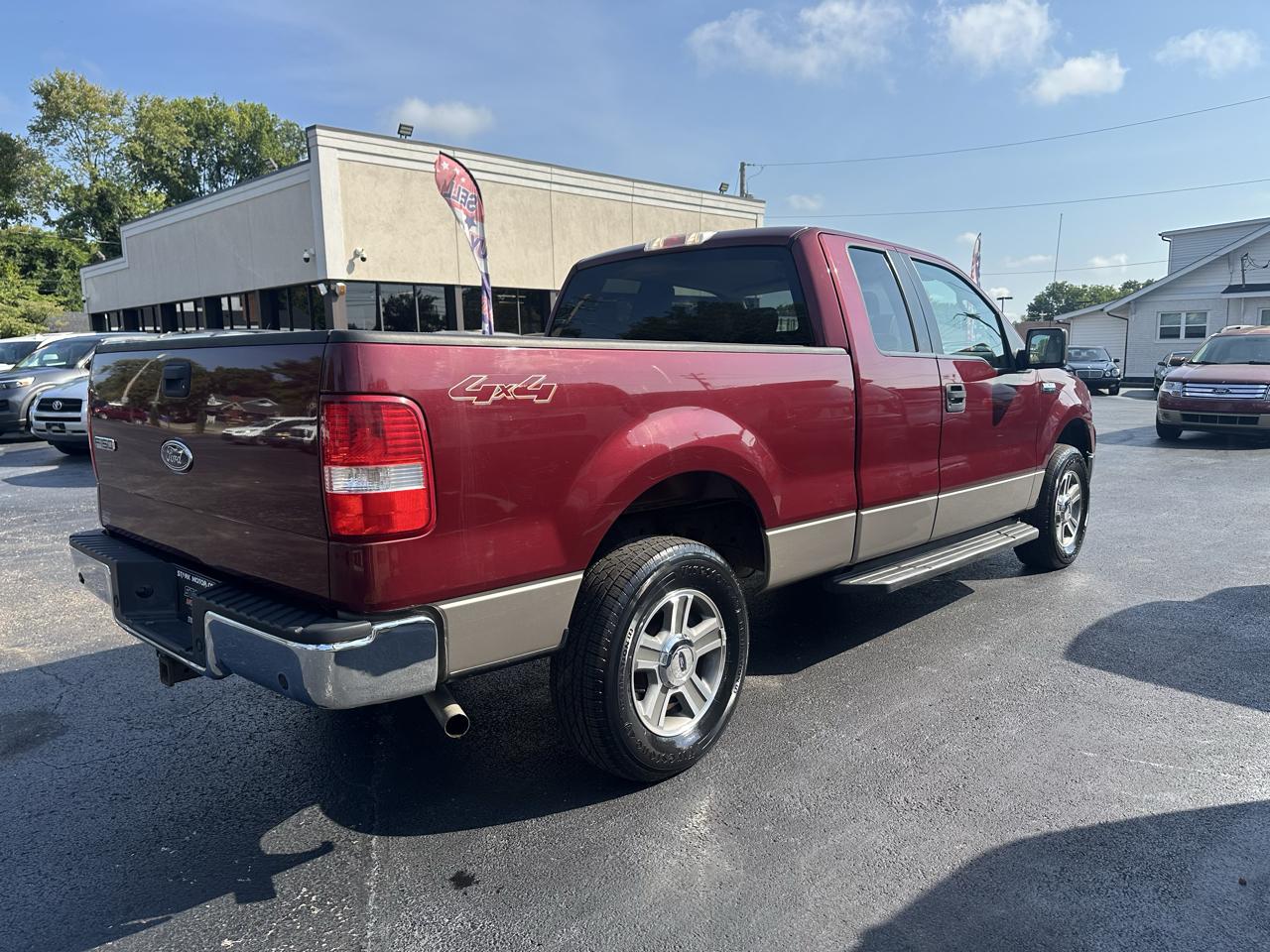 Ford F-150 Supercab 133" XLT 4WD 2005